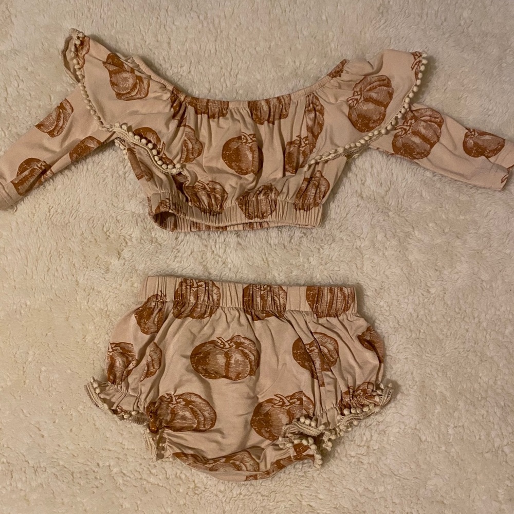 KATE QUINN 2 piece outfit